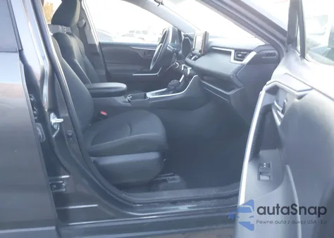 2021 Toyota Rav4 Le z USA, uszkodzony, nr VIN 2T3F1RFV3MC153943